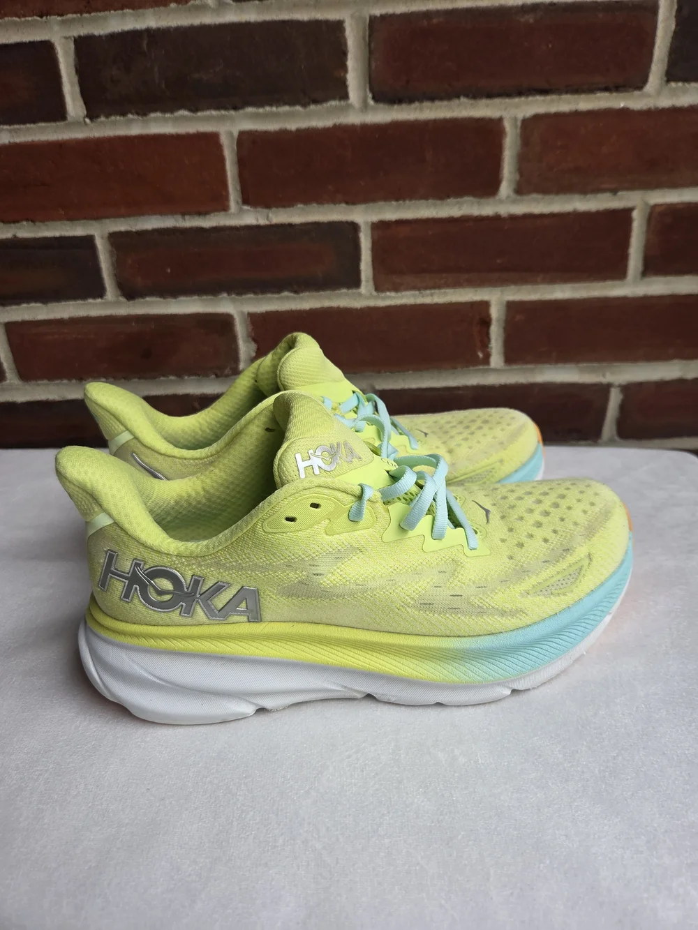 HOKA Clifton 9 Women’s Size 9 Running Shoes Lime Aqua Orange 1127896
